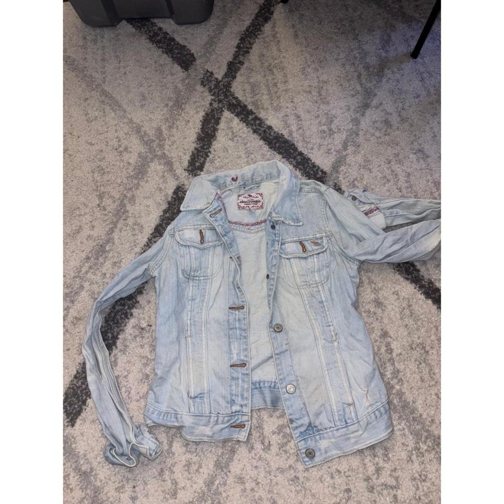 Abercrombie Fitch Light Wash Denim Jacket Girls Youth Medium Distressed